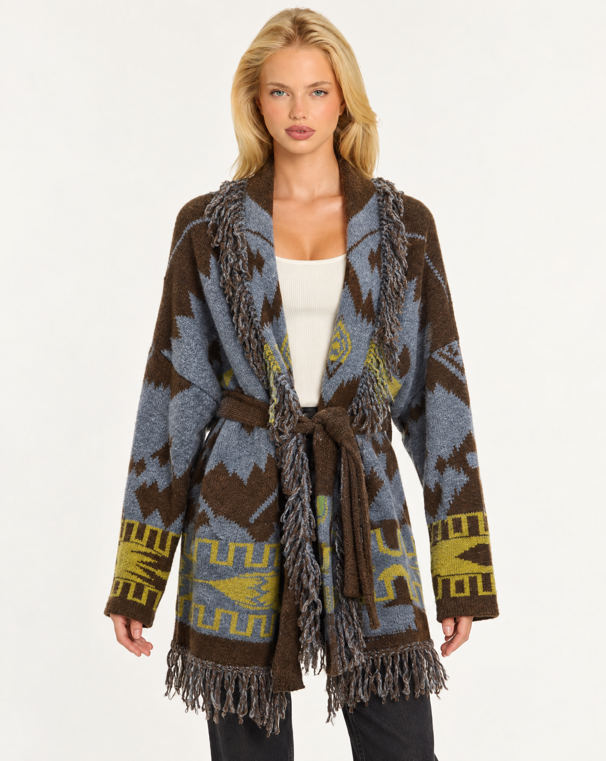 Cardigan donna fantasia geometrica con frange e cintura Blu, indossato da Polly 7 - vista frontale