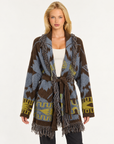Cardigan donna fantasia geometrica con frange e cintura Blu, indossato da Polly 7 - vista frontale