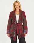Cardigan donna fantasia geometrica con frange e cintura Verde militare, indossato da Polly 7 - vista frontale
