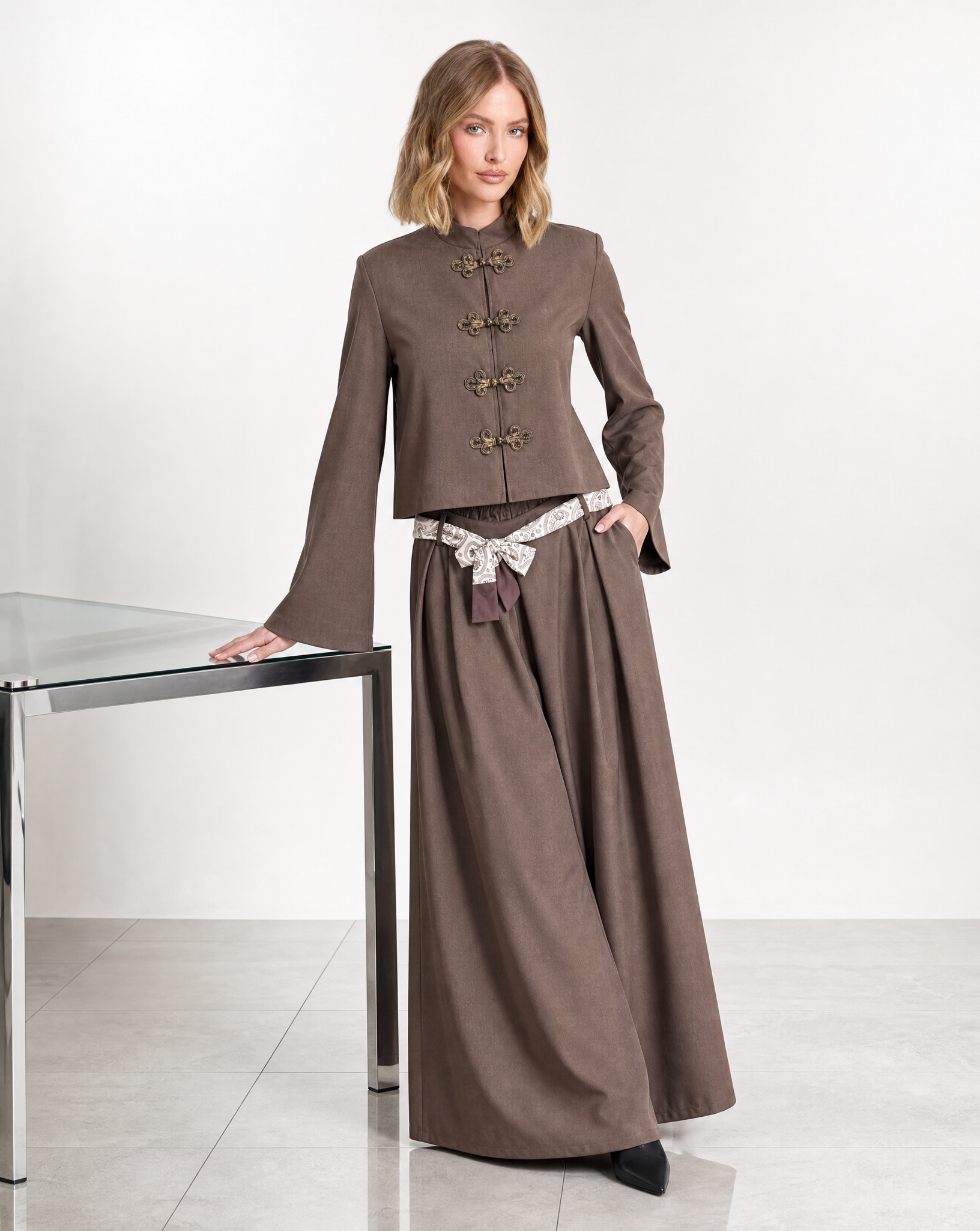 Completo donna marrone con giacca ad alamari e pantaloni palazzo, Polly 5 tre quarti