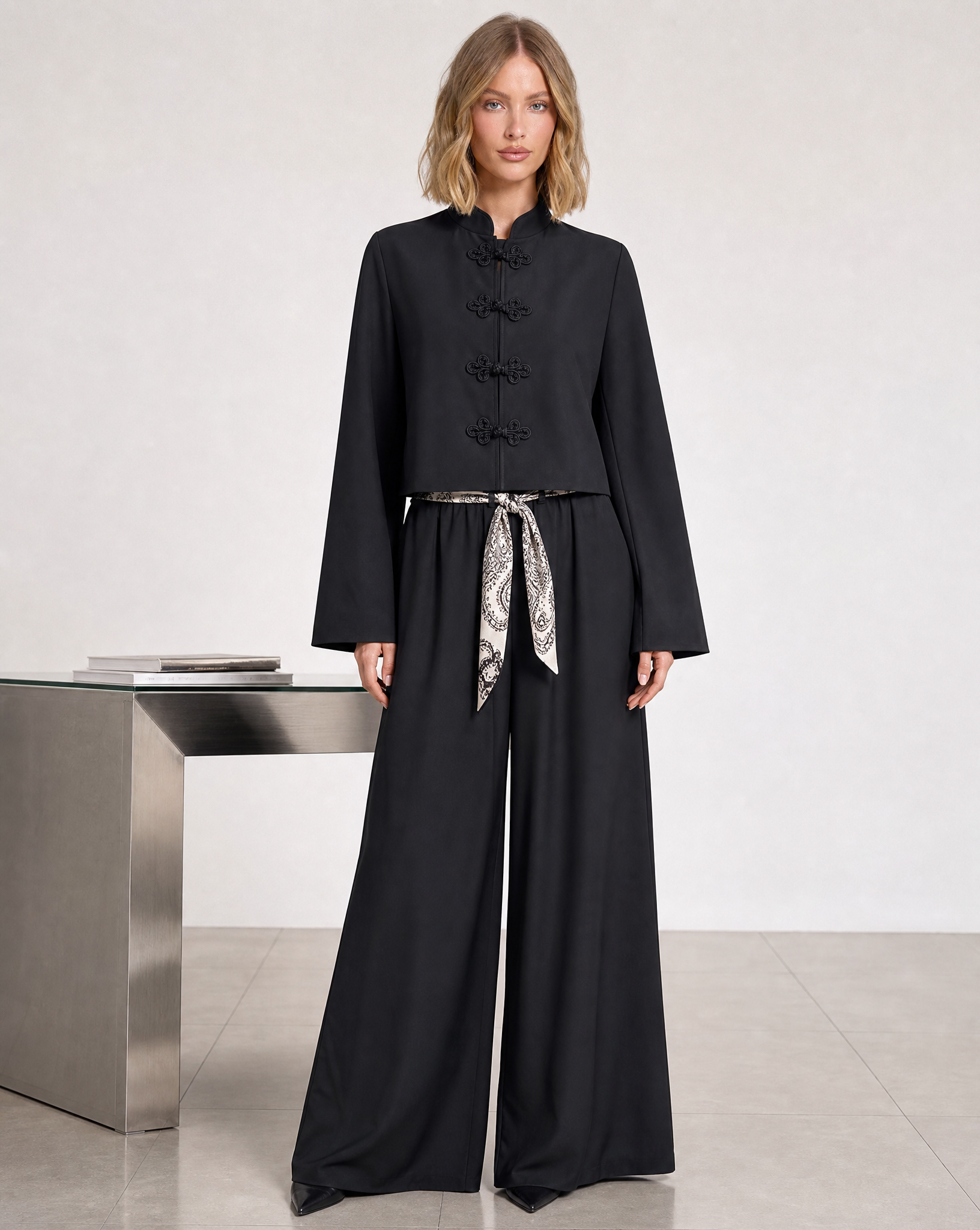 Completo donna nero con giacca ad alamari e pantaloni palazzo, Polly 5 frontale