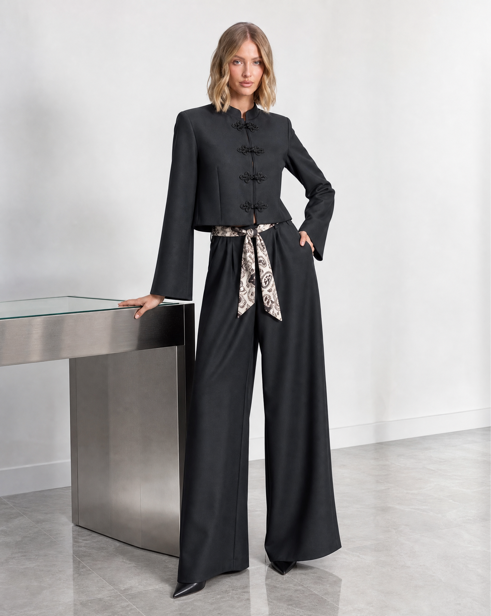 Completo donna nero con giacca ad alamari e pantaloni palazzo, Polly 5 tre quarti