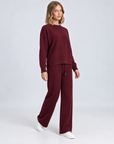Completo in maglia B12 2311 Bordeaux indossato da Polly 5 - vista a tre quarti