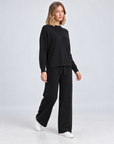 Completo in maglia B12 2311 Nero indossato da Polly 5 - vista a tre quarti