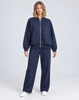 Completo donna B13 6893 blu indossato da Polly 5 – vista frontale