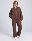 Completo donna B13 6893 marrone indossato da Polly 5 – vista tre-quarti