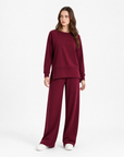 Completo donna 6050 Bordeaux indossato da Polly 2 - vista frontale