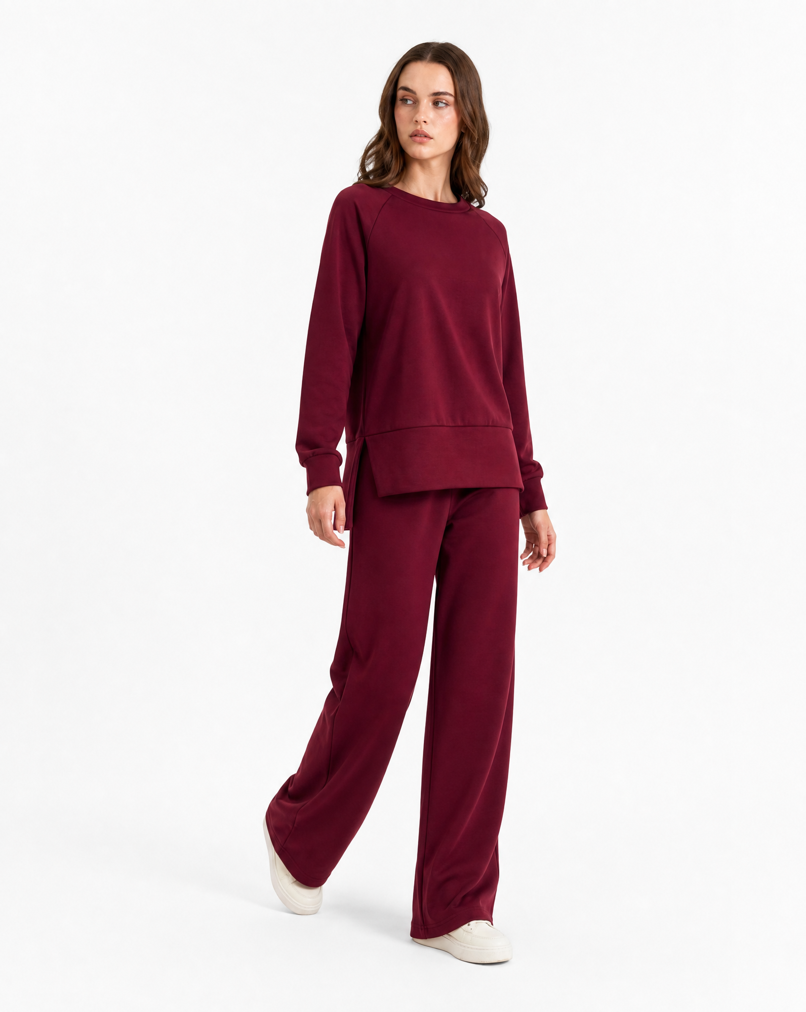 Completo donna 6050 Bordeaux indossato da Polly 2 - vista tre quarti