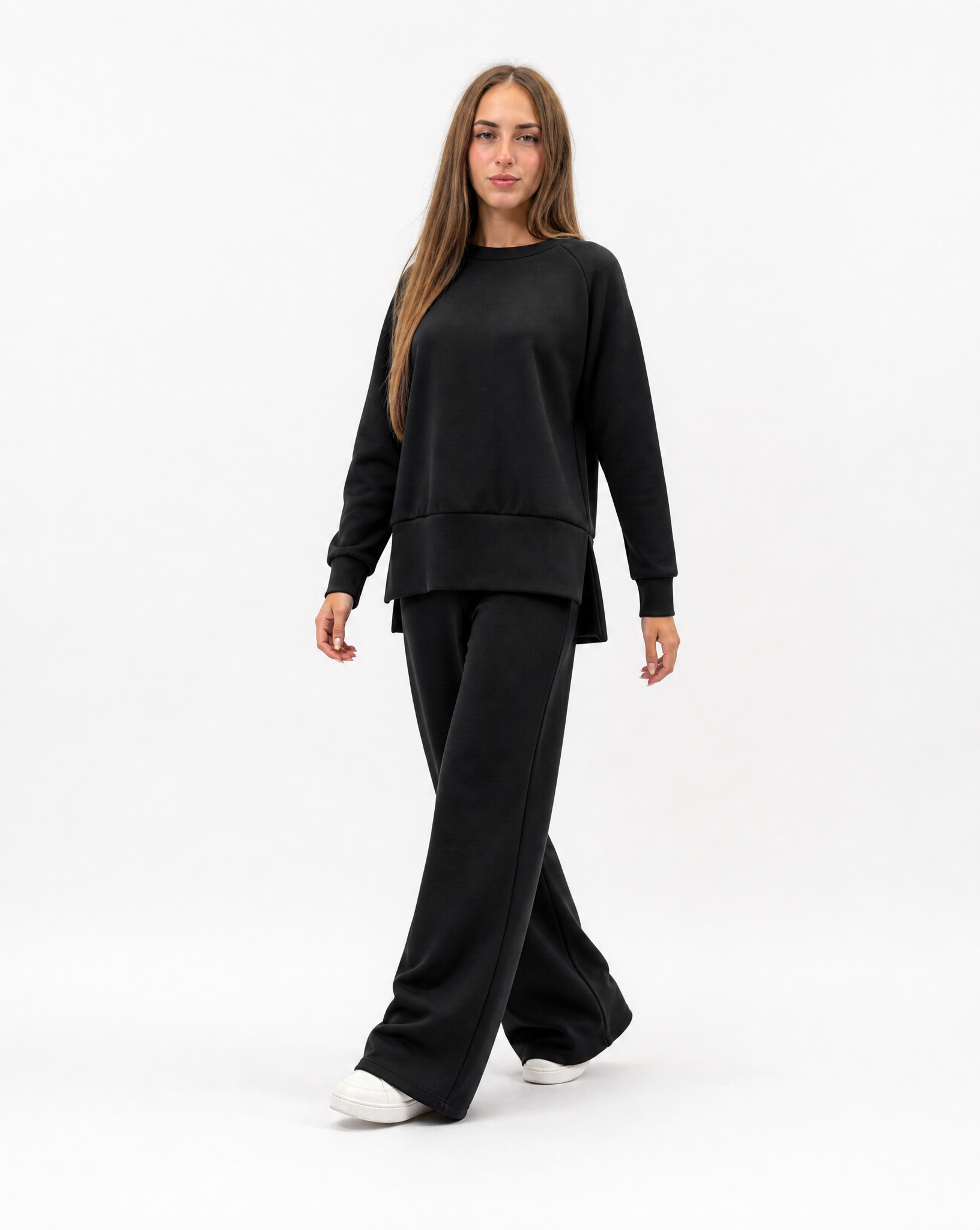 Completo donna con pantalone ampio indossato da Polly 2 - Nero vista frontale
