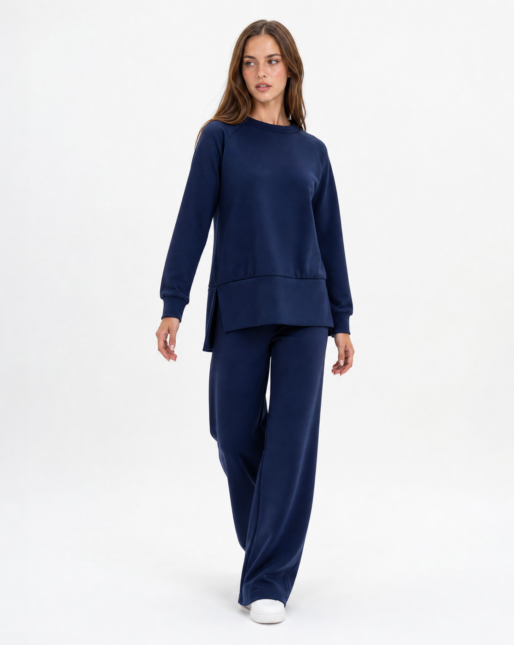 Completo donna con pantalone ampio indossato da Polly 2 - Blu vista frontale