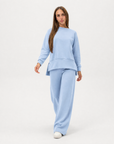 Completo donna con pantalone ampio indossato da Polly 2 - Azzurro vista frontale