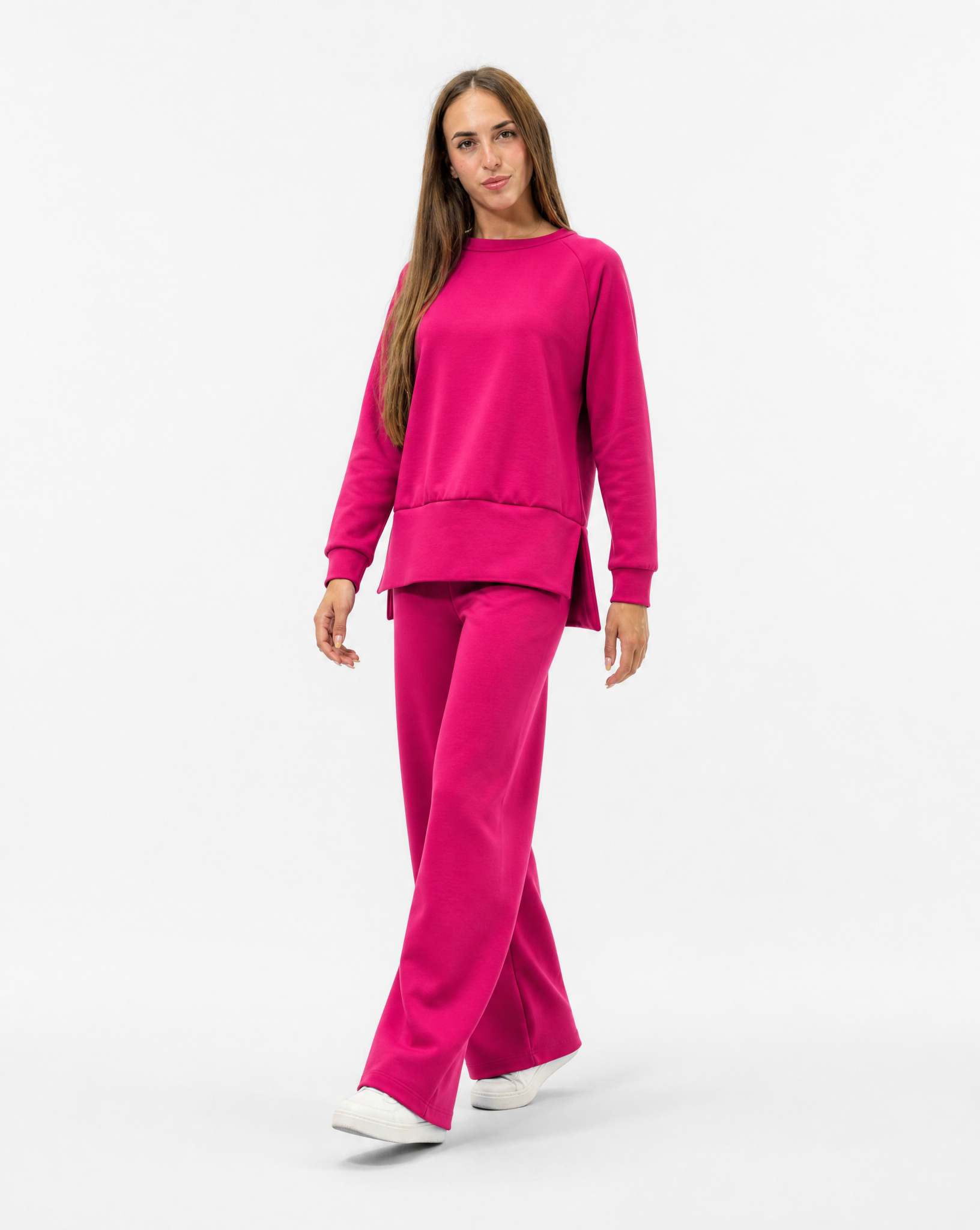 Completo donna con pantalone ampio indossato da Polly 2 - Fucsia vista frontale