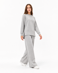 Completo donna con pantalone ampio indossato da Polly 2 - Grigio vista frontale