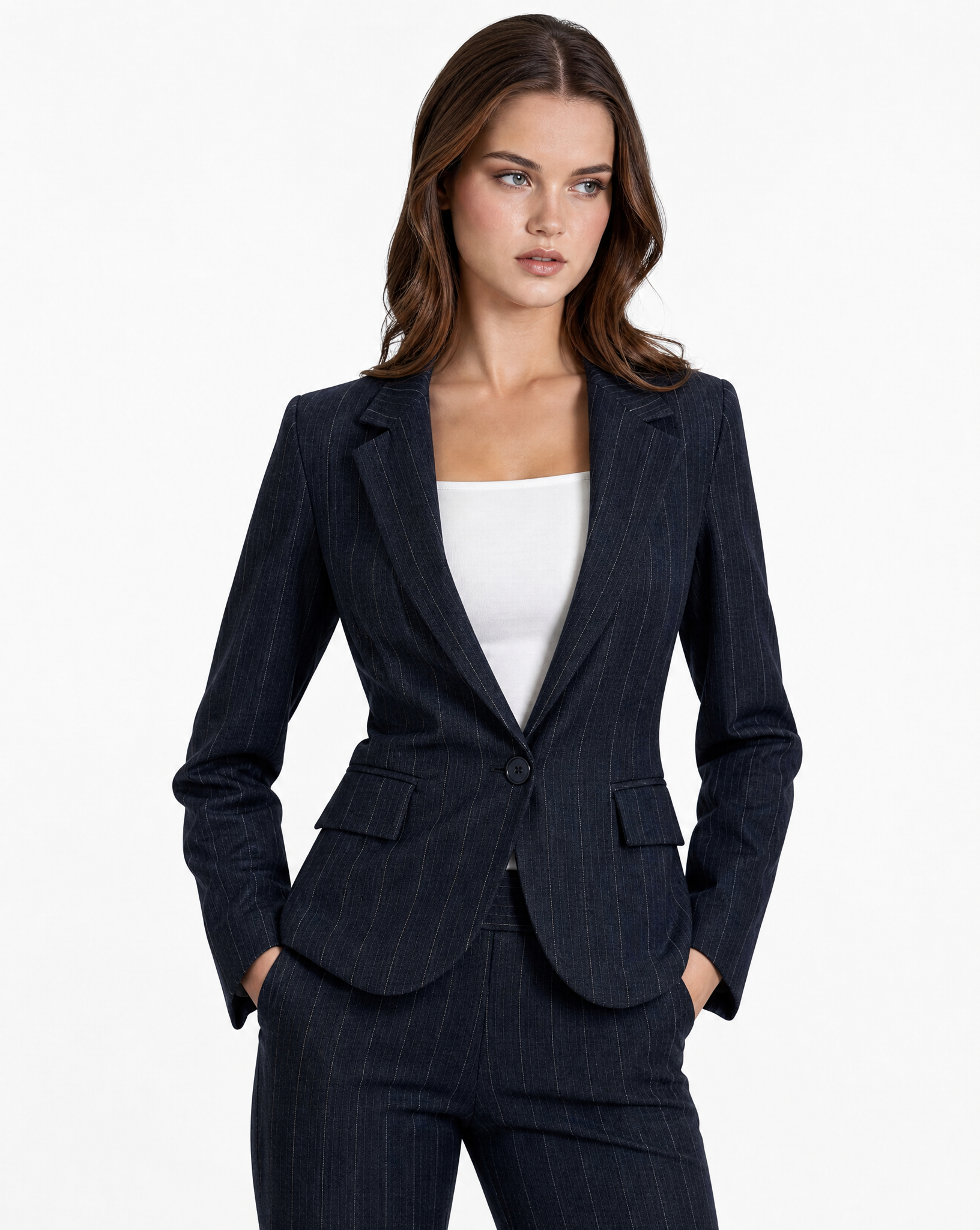 Blazer donna gessato blu, dettaglio revers e vestibilità
