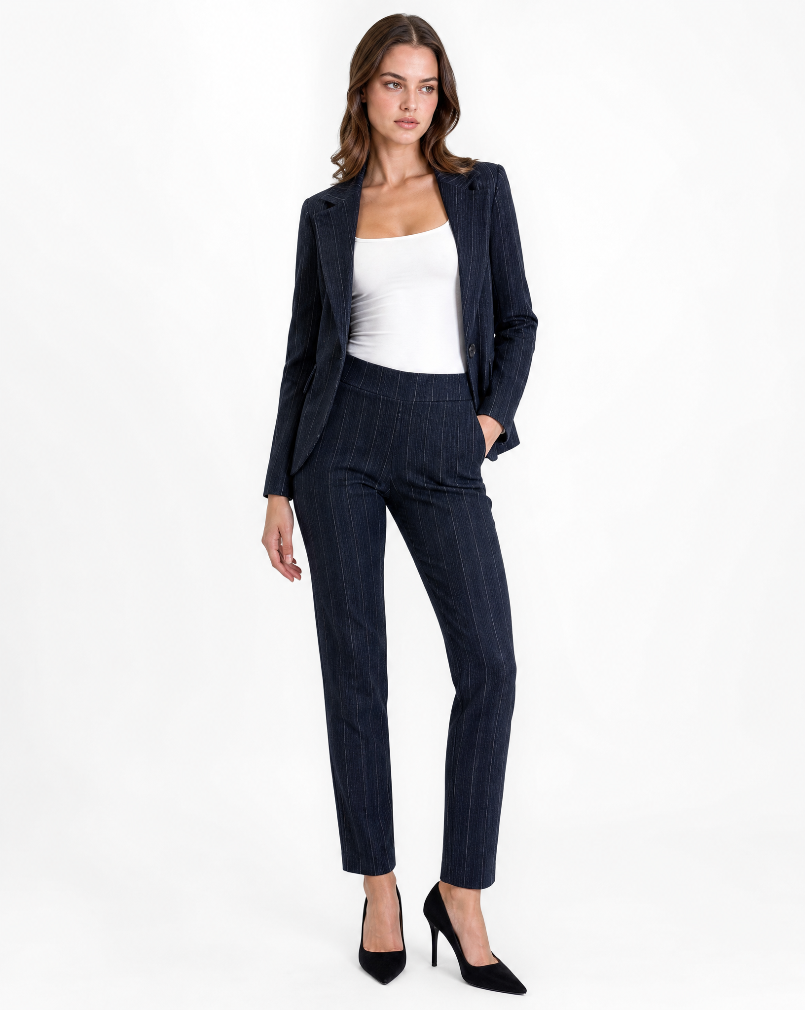 Pantalone donna gessato blu a sigaretta, dettaglio vita e linea