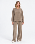 Completo donna in ciniglia beige indossato da Polly 5 – vista frontale
