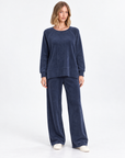 Completo donna in ciniglia blu indossato da Polly 5 – vista frontale