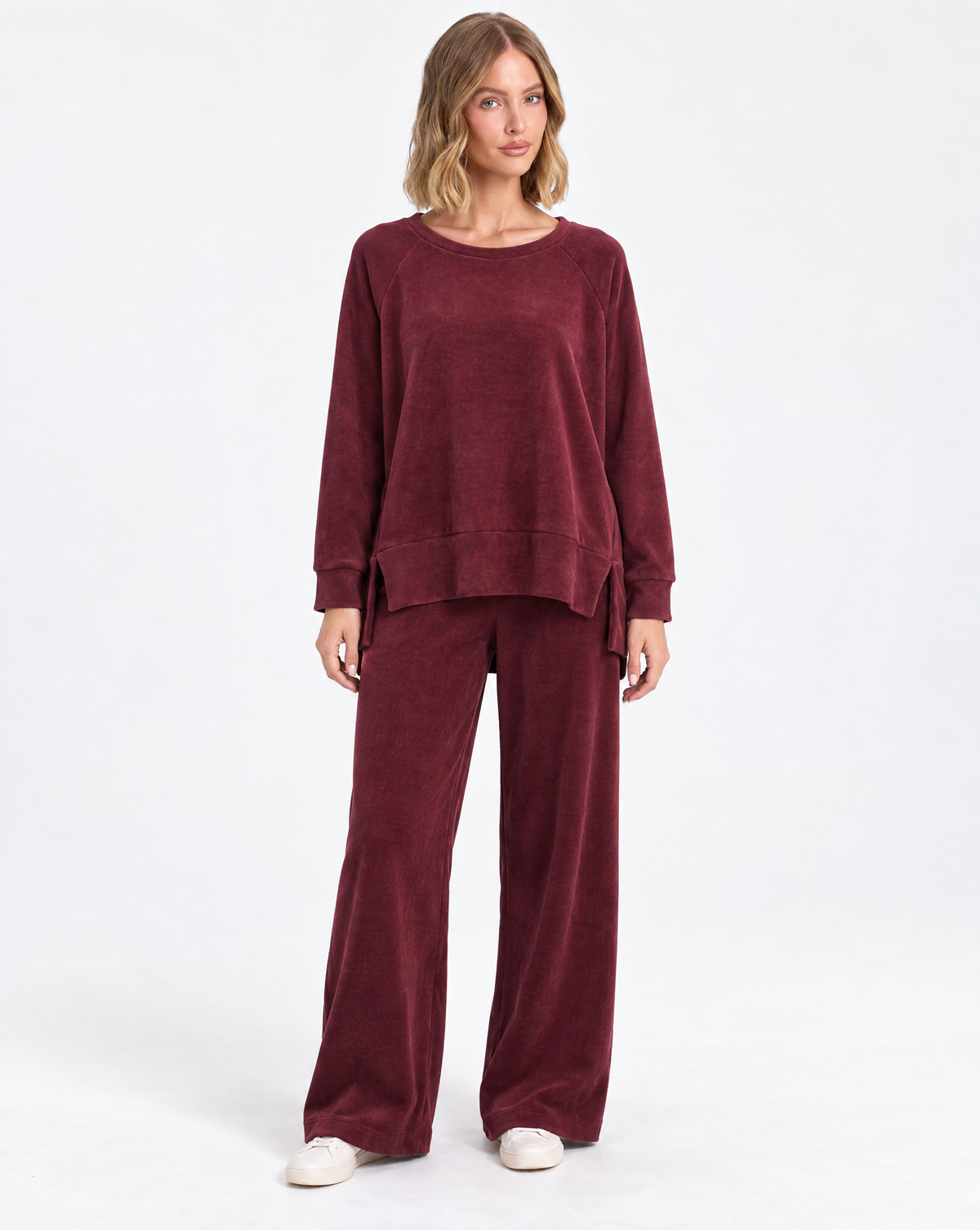 Completo donna in ciniglia bordeaux indossato da Polly 5 – vista frontale