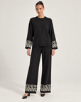 Completo donna nero in maglia con dettagli a contrasto – Polly 6 – vista frontale