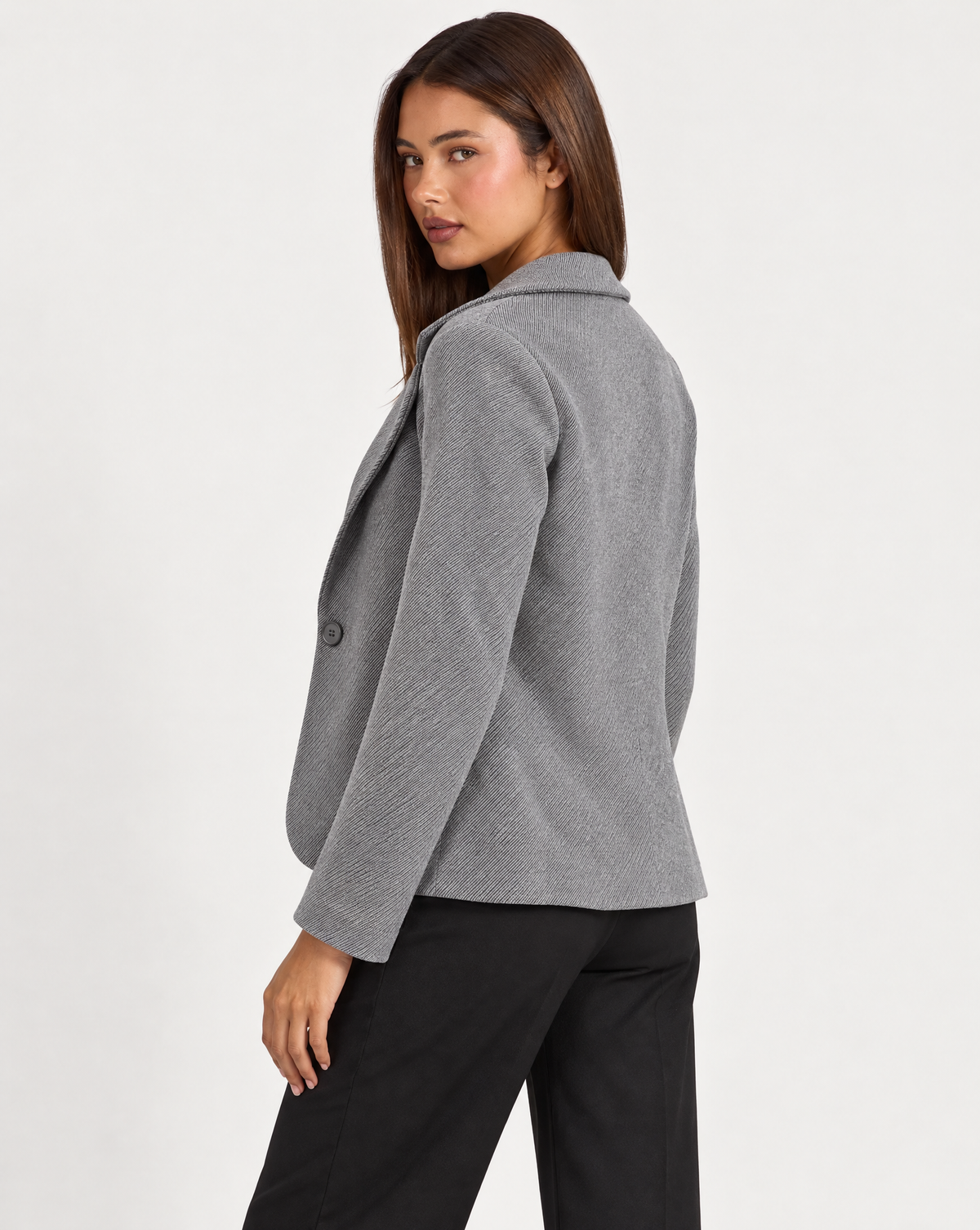 Cardigan donna modello blazer grigio indossato da Polly 4 - foto 3