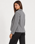 Cardigan donna modello blazer grigio indossato da Polly 4 - foto 3
