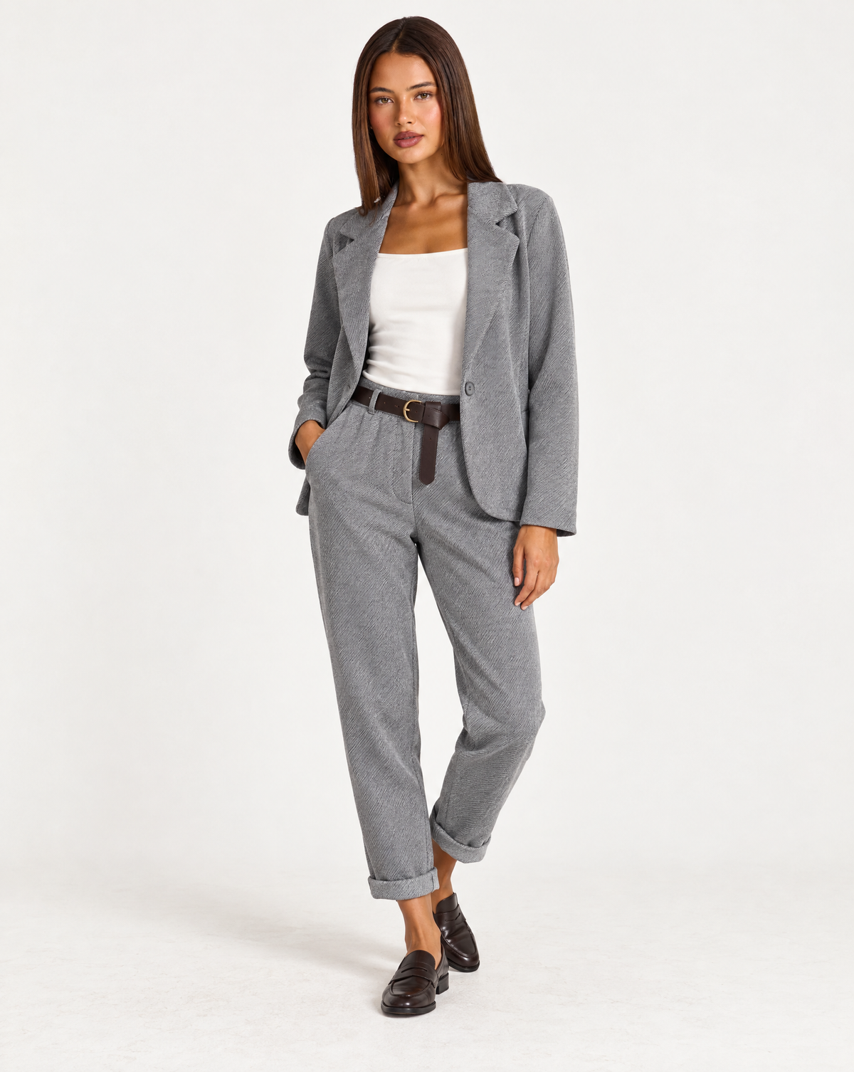 Completo cardigan e pantaloni grigio indossato da Polly 4 - foto 4