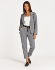 Completo cardigan e pantaloni grigio indossato da Polly 4 - foto 4