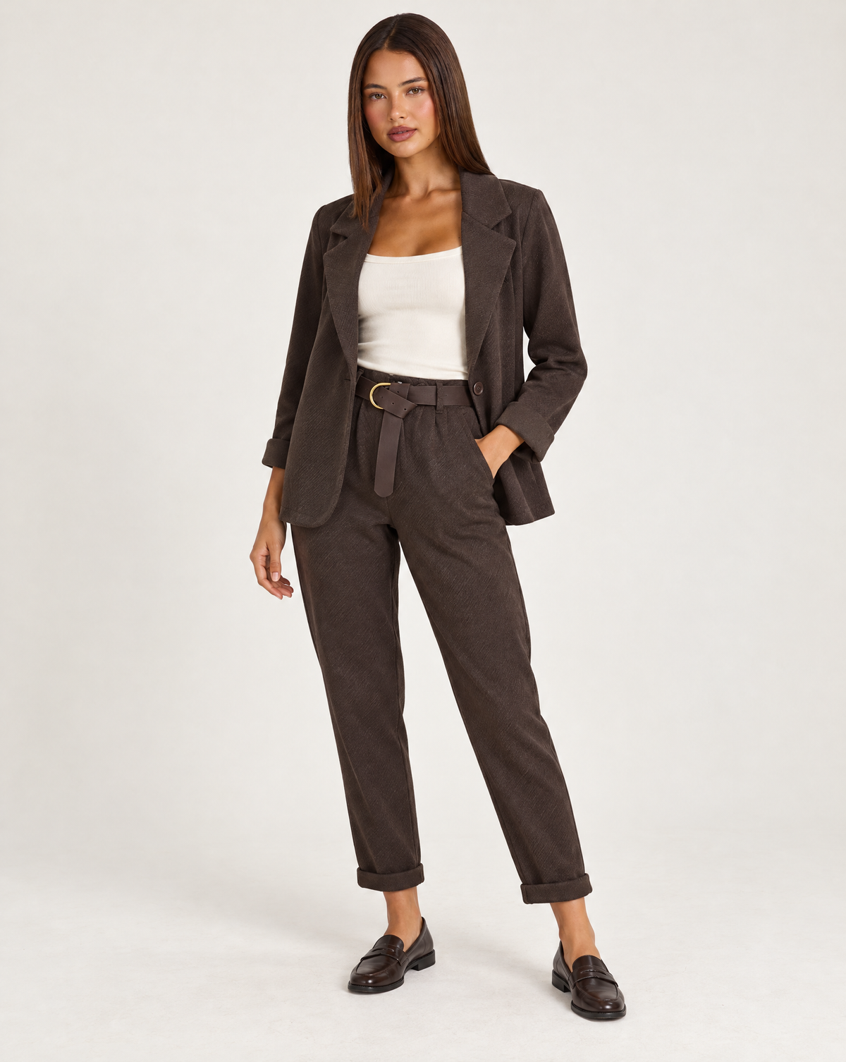 Completo cardigan e pantaloni marrone indossato da Polly 4 - foto 4