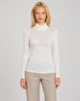 Maglia dolcevita donna misto cashmere bianco indossata da Polly 7 - vista frontale