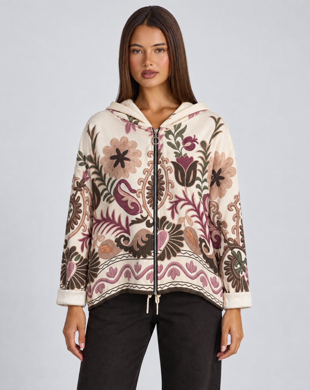 Felpa donna con cappuccio e zip fantasia floreale paisley Beige indossata da Polly 4, vista frontale