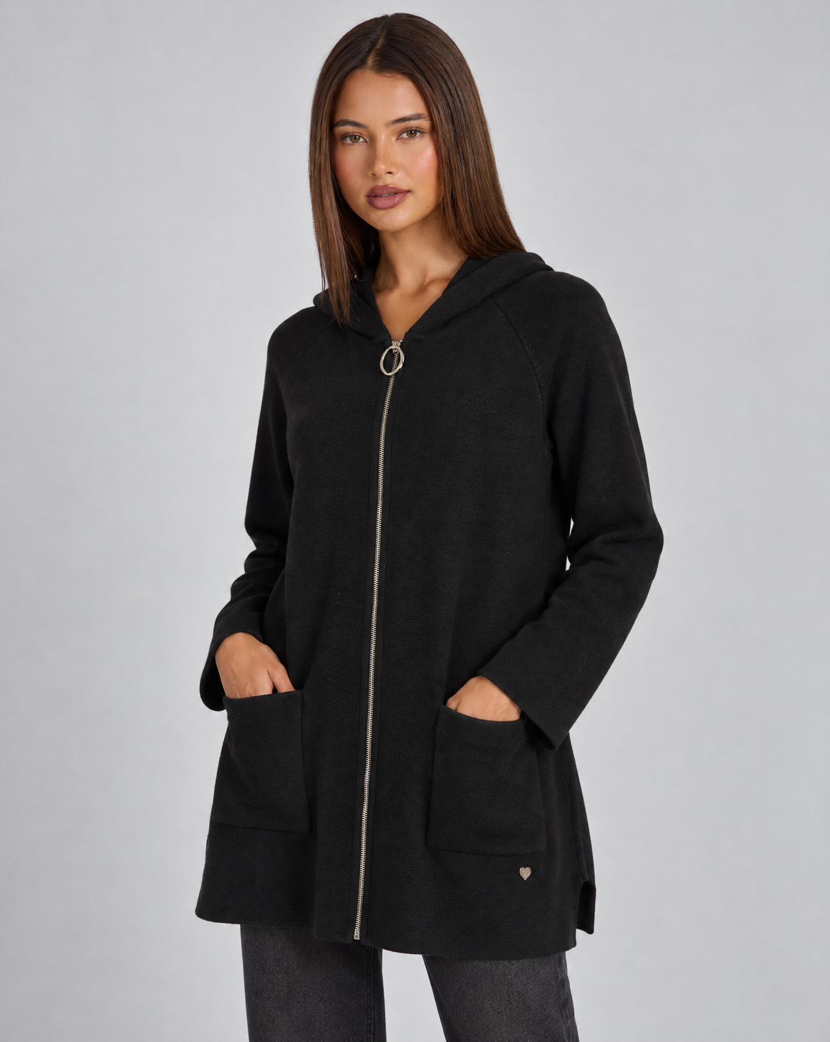 Felpa donna nera lunga con cappuccio e zip ad anello, Polly 4, vista tre quarti