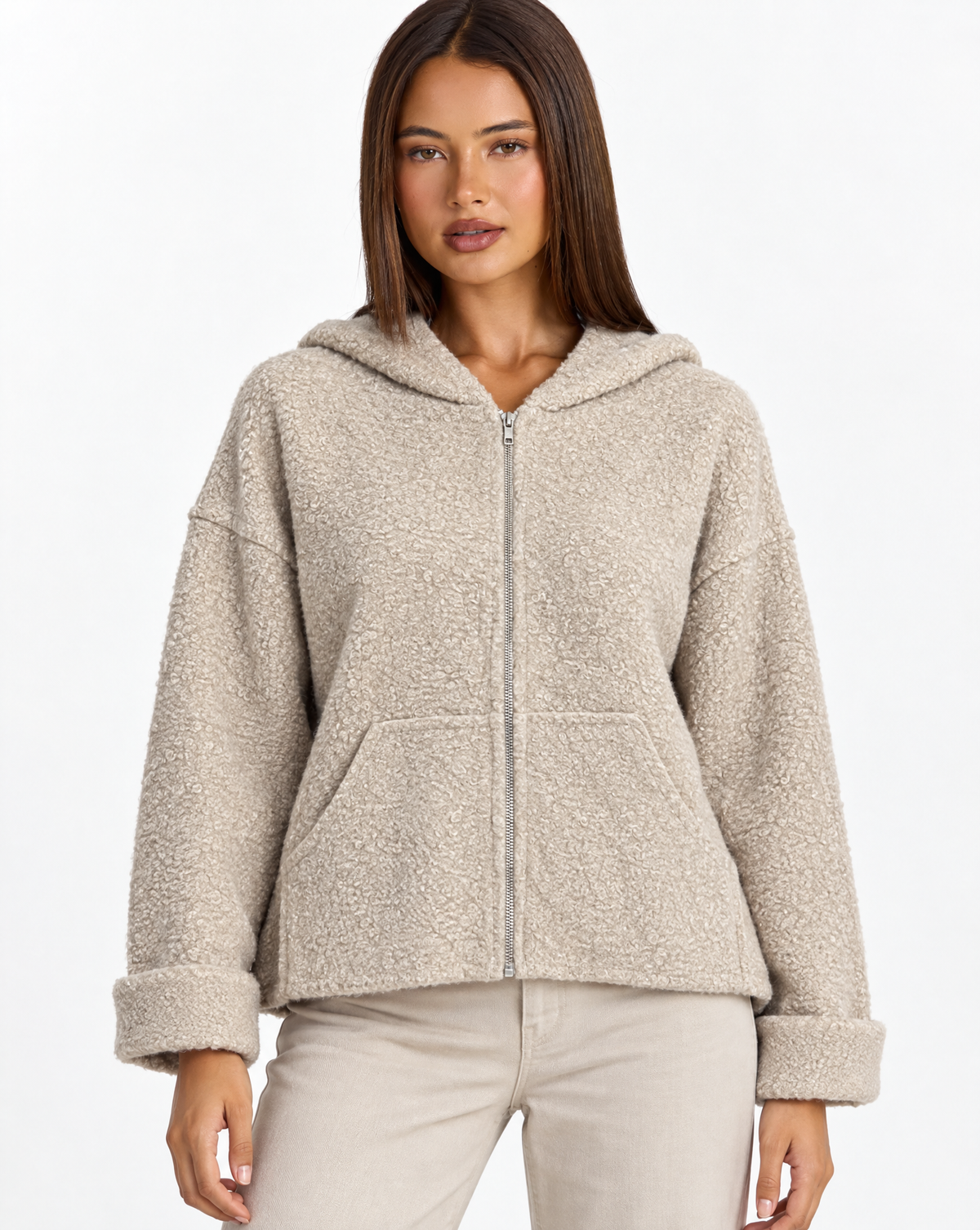 Felpa donna bouclé con cappuccio e zip Beige indossata da Polly 4 - dettaglio