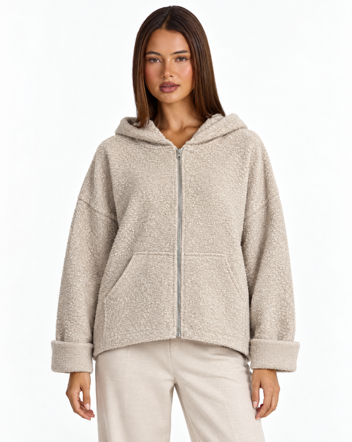 Felpa donna bouclé con cappuccio e zip Beige indossata da Polly 4 - frontale