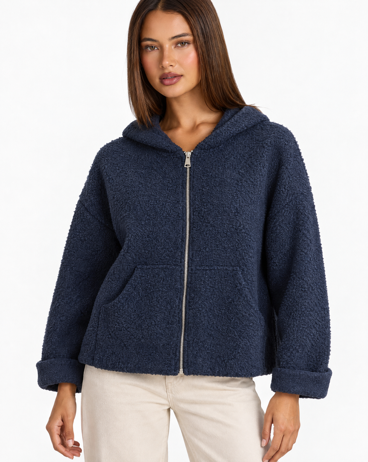 Felpa donna bouclé con cappuccio e zip Blu scuro indossata da Polly 4 - dettaglio