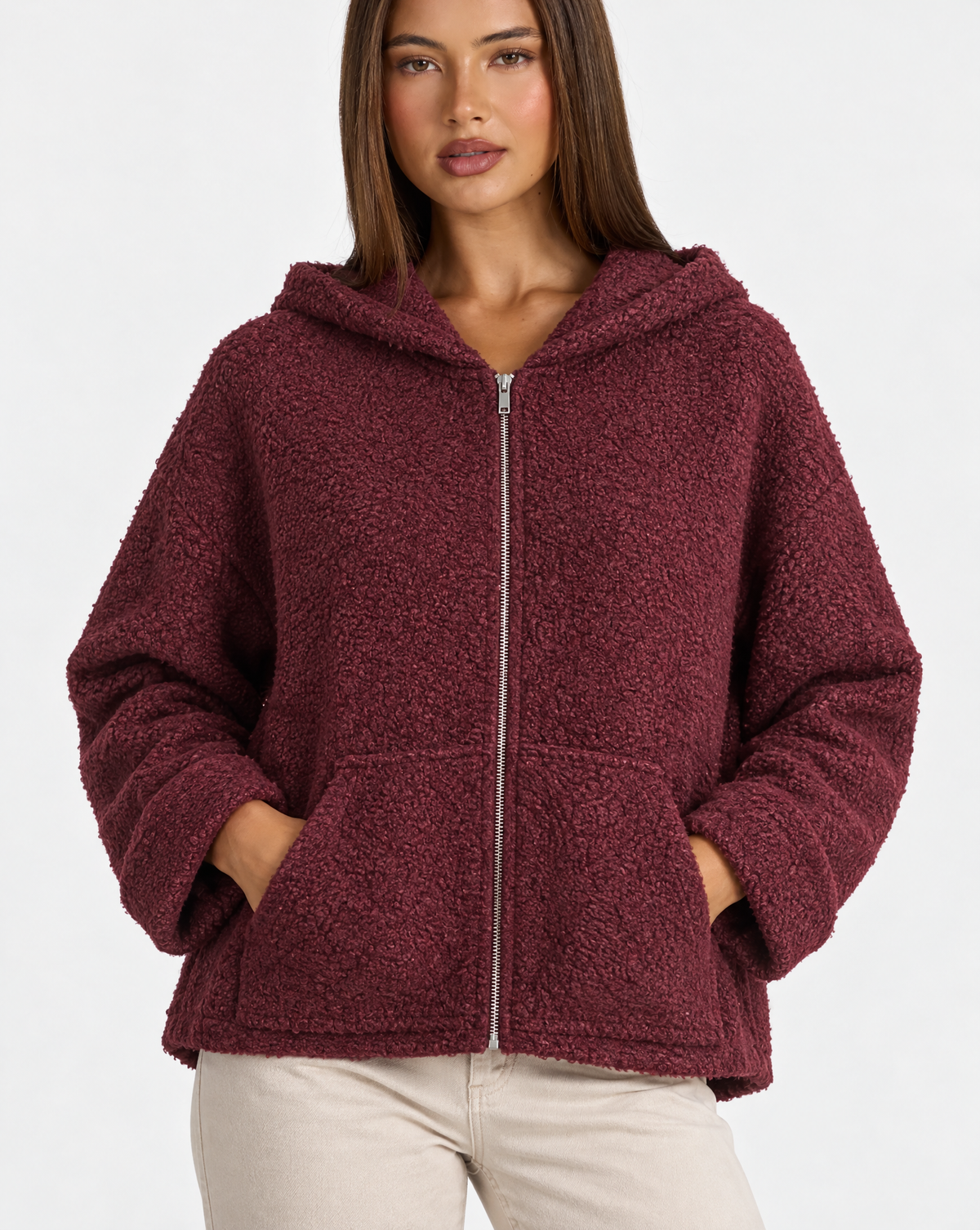 Felpa donna bouclé con cappuccio e zip Bordò indossata da Polly 4 - dettaglio