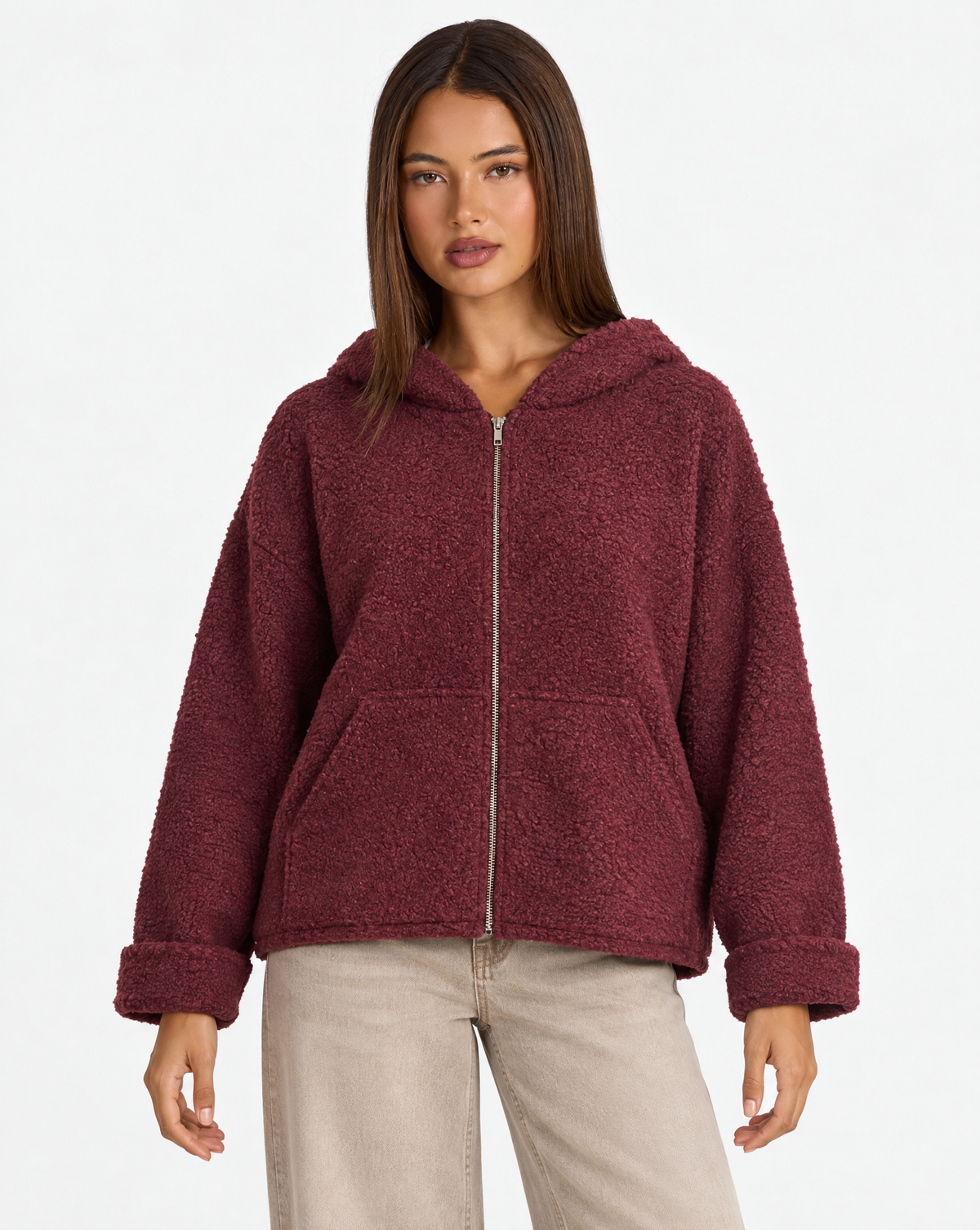 Felpa donna bouclé con cappuccio e zip Bordò indossata da Polly 4 - frontale