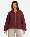 Felpa donna bouclé con cappuccio e zip Bordò indossata da Polly 4 - frontale