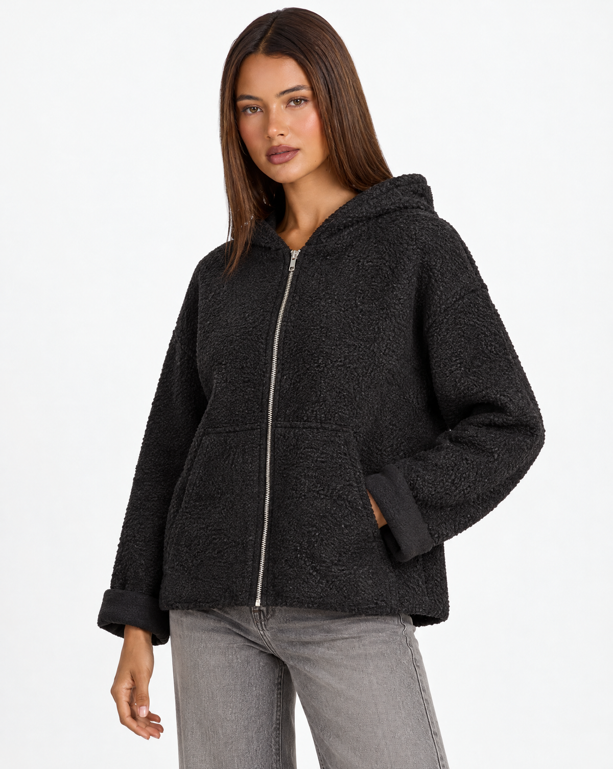 Felpa donna bouclé con cappuccio e zip Nero indossata da Polly 4 - tre-quarti