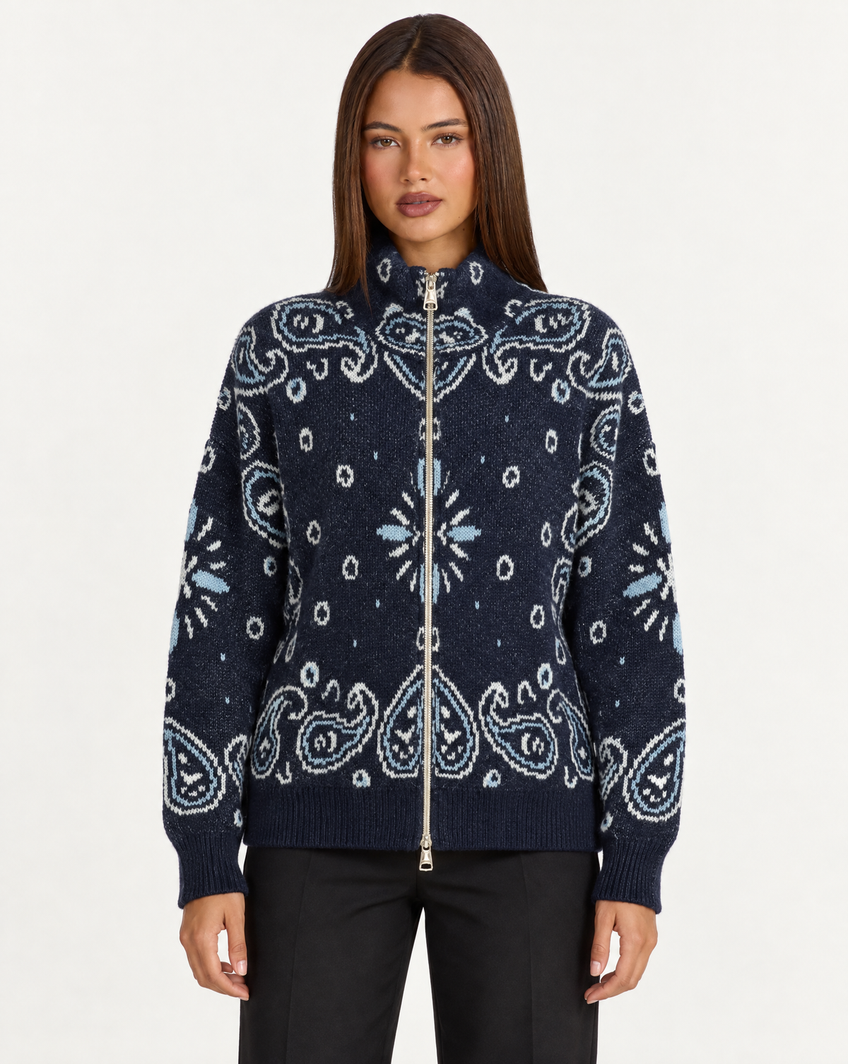 Felpa donna paisley blu con zip e collo alto – vista frontale su Polly 4