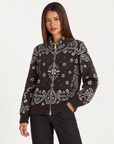 Felpa donna paisley marrone con zip e collo alto – vista di tre quarti su Polly 4
