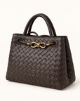 Borsa a mano in vera pelle intrecciata marrone con dettaglio dorato - tre quarti