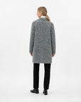 Giacca bouclé con bottone Grigio - vista posteriore con Polly 5