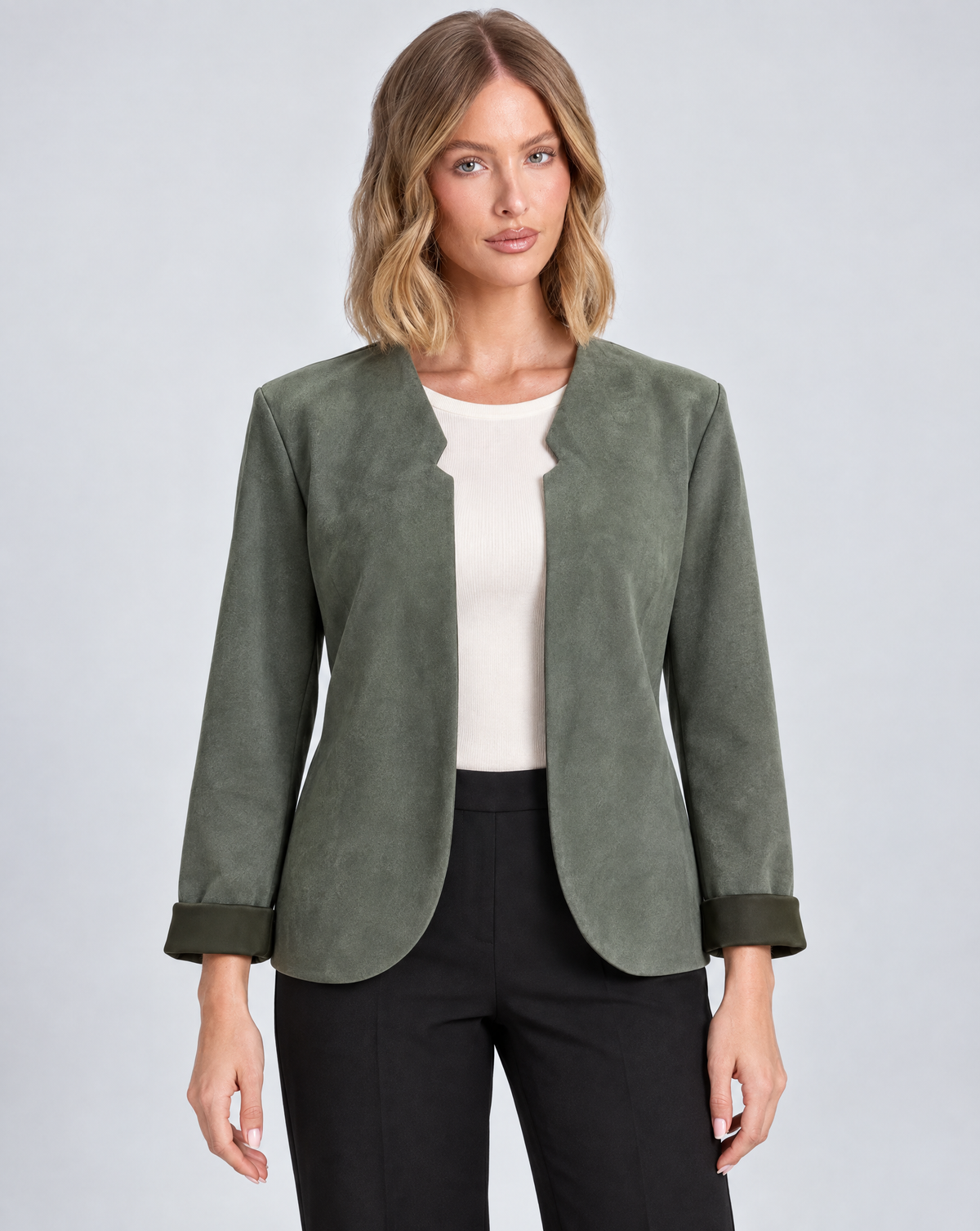 Giacca donna aperta effetto suede verde indossata da Polly 5, vista frontale