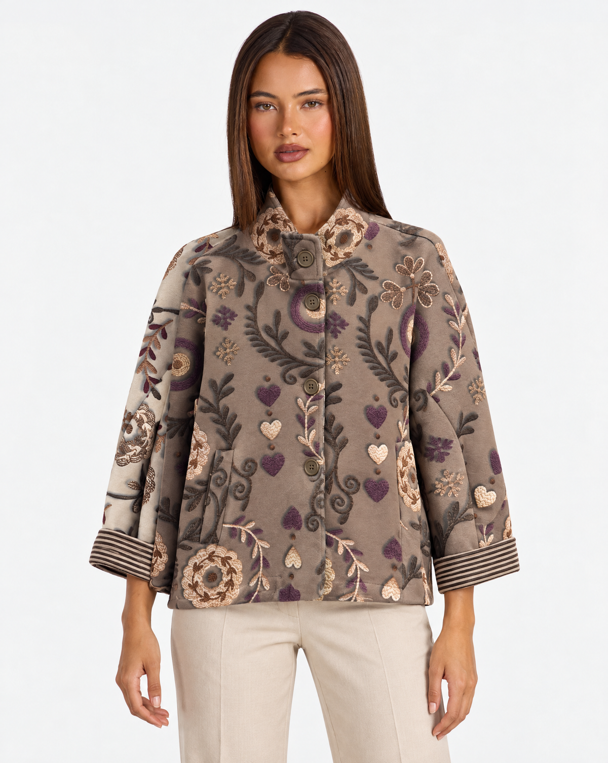 Giacca fantasia floreale e cuori Beige con Polly 4 – primo piano parte superiore, vista frontale