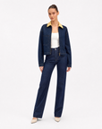 Giacca Donna in Denim con Colletto a Contrasto Denim vista tre-quarti indossata da Polly 6