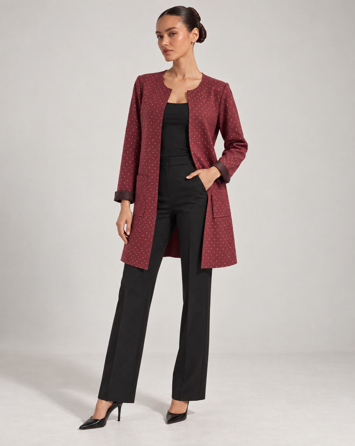 Giacca donna lunga con strass Bordeaux indossata da Polly 6 - vista 1