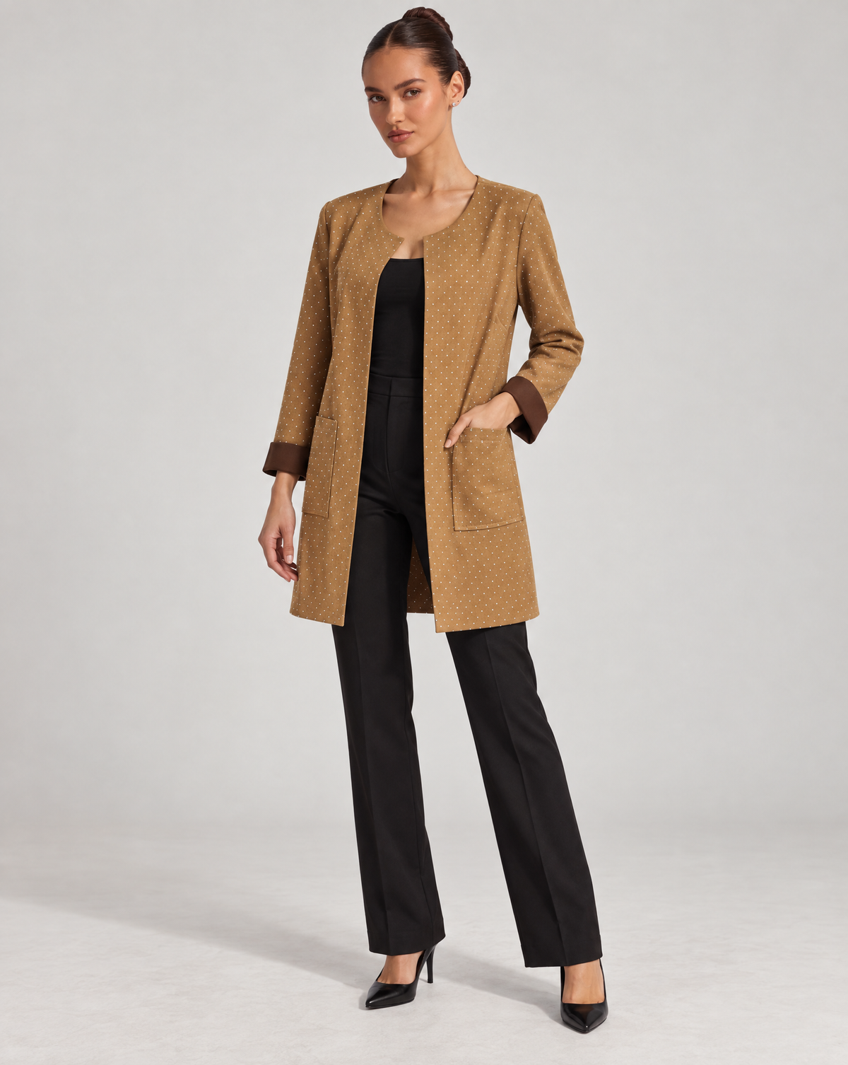 Giacca donna lunga con strass Camel indossata da Polly 6 - vista 1