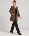 Giacca donna lunga con strass Marrone indossata da Polly 6 - vista 2