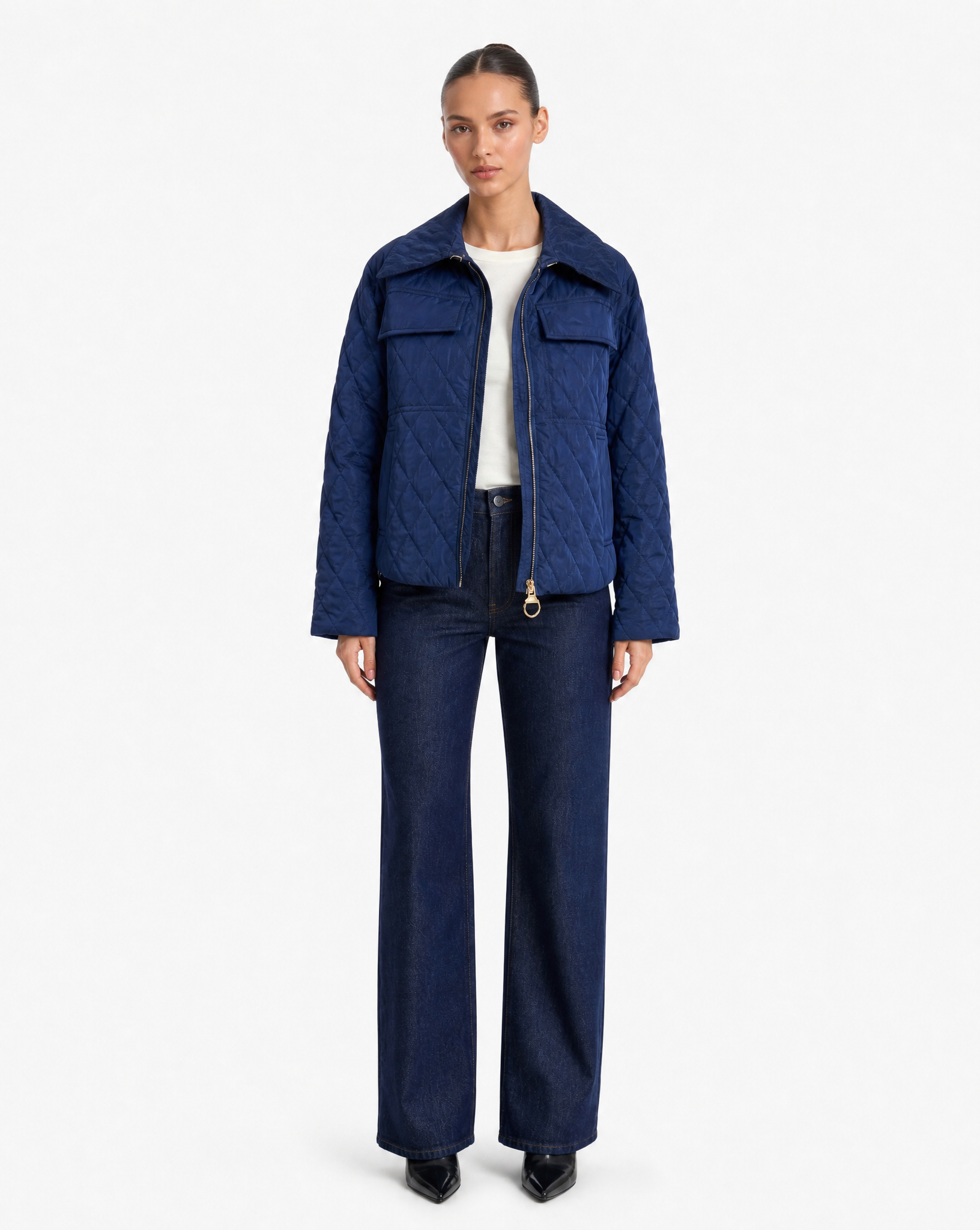 Giacca Donna Trapuntata con Colletto in Velluto Blu vista frontale indossata da Polly 6