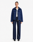 Giacca Donna Trapuntata con Colletto in Velluto Blu vista frontale indossata da Polly 6